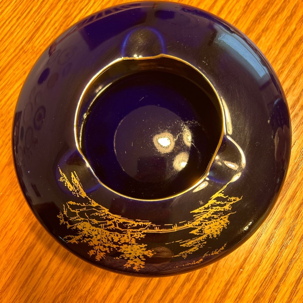 Cobalt blue and gold fukagawa Asian chopstick holder or ashtray ceramic